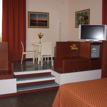 Hotel Mareschi Palace Novara Exterior foto